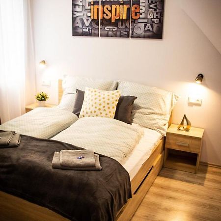 Loli Apartman Miskolc Buitenkant foto