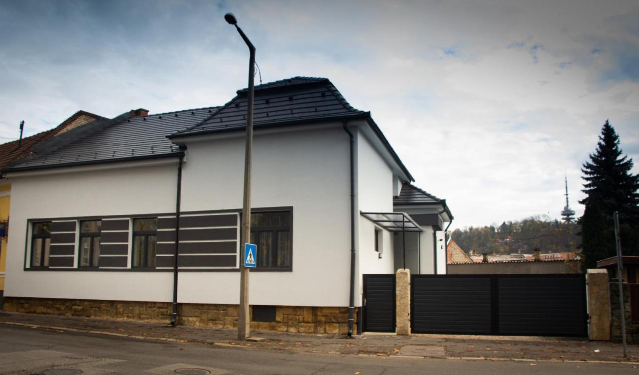 Loli Apartman Miskolc Buitenkant foto