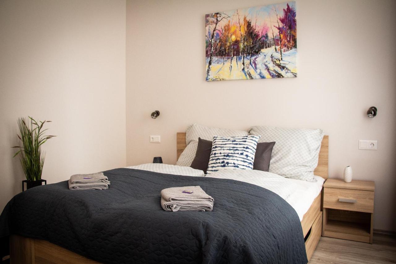 Loli Apartman Miskolc Buitenkant foto