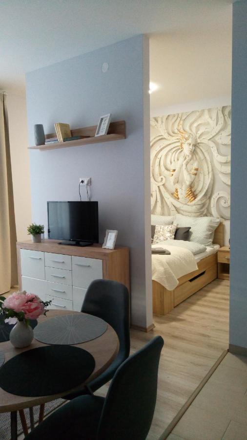 Loli Apartman Miskolc Buitenkant foto