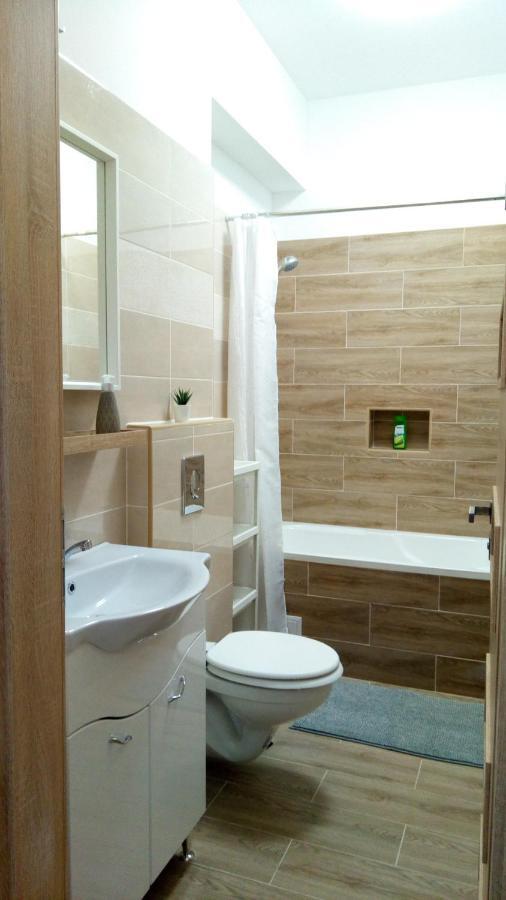 Loli Apartman Miskolc Buitenkant foto