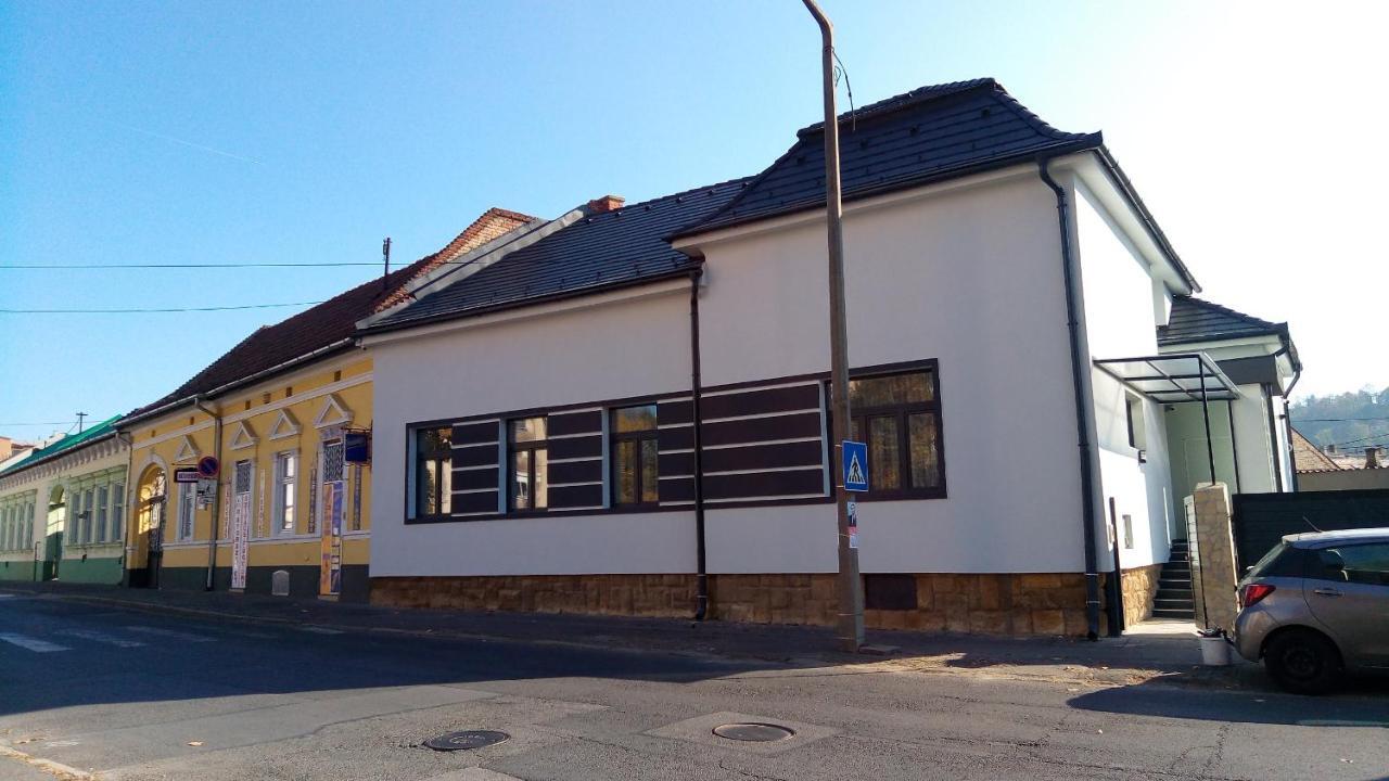 Loli Apartman Miskolc Buitenkant foto