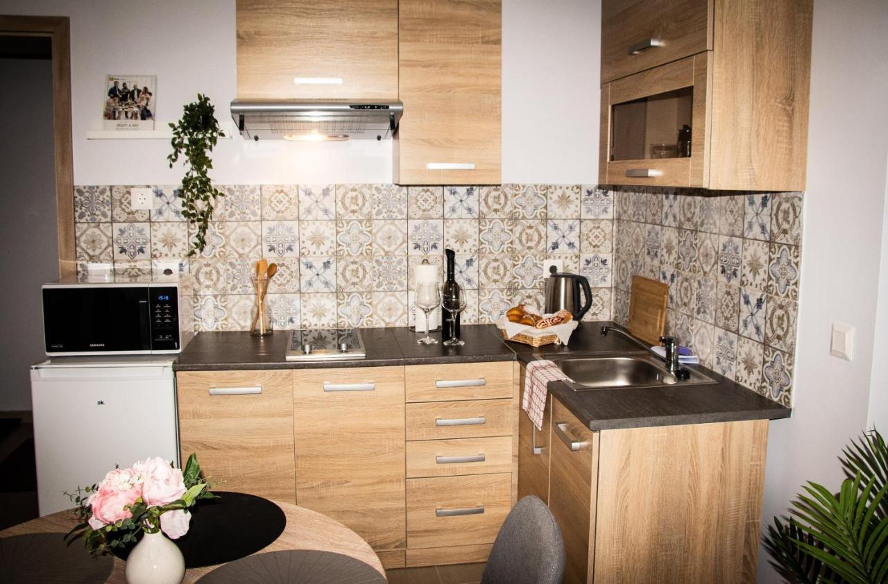 Loli Apartman Miskolc Buitenkant foto