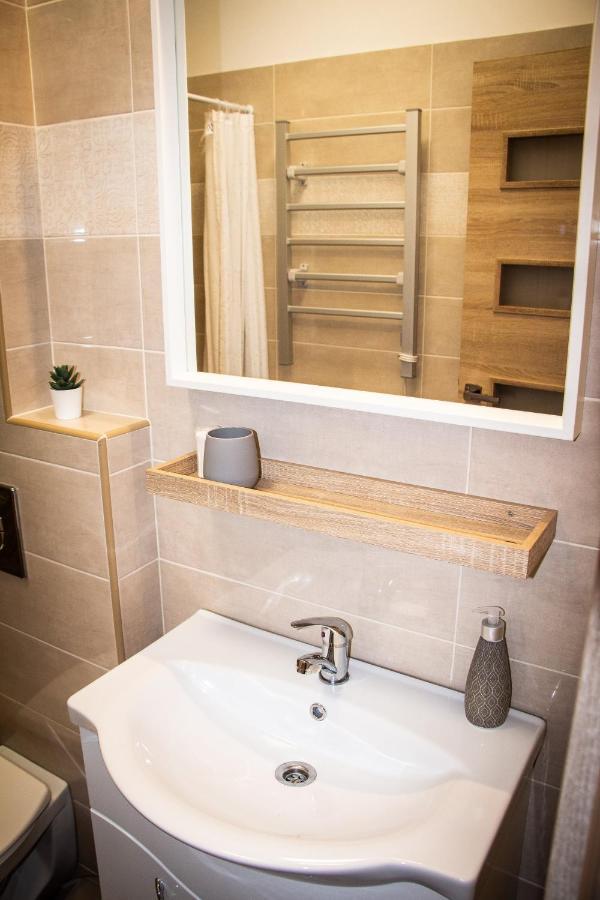Loli Apartman Miskolc Buitenkant foto