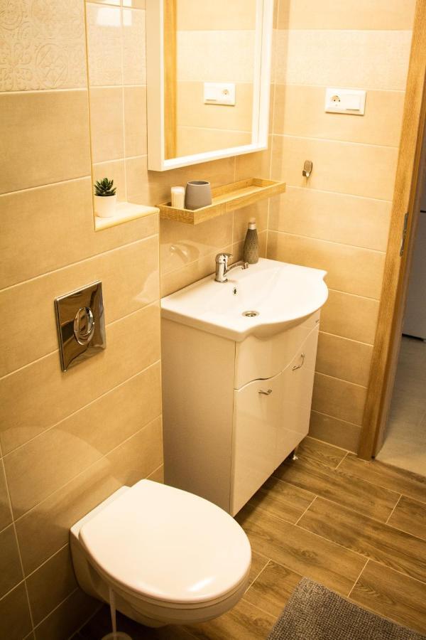 Loli Apartman Miskolc Buitenkant foto