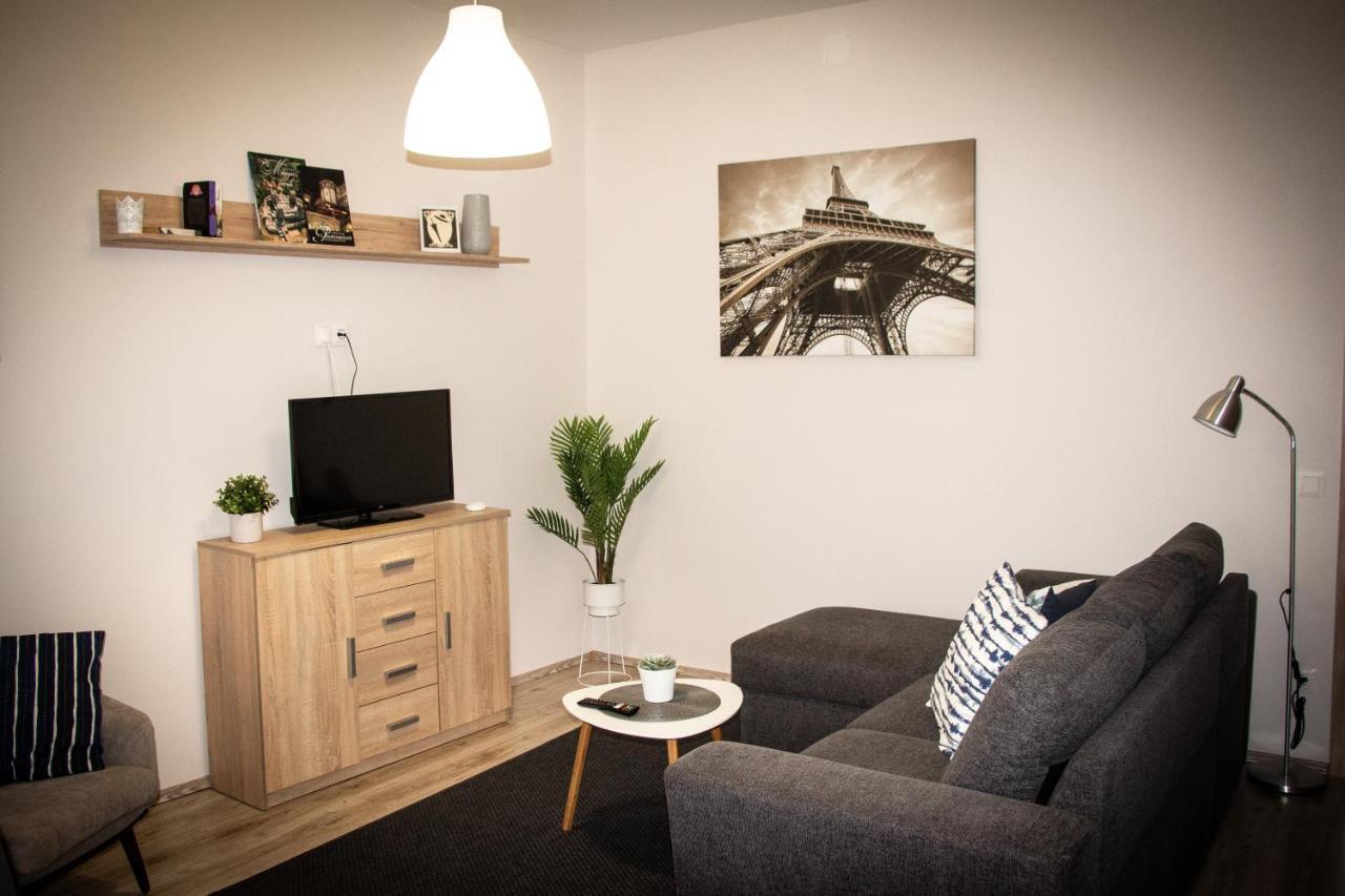 Loli Apartman Miskolc Buitenkant foto