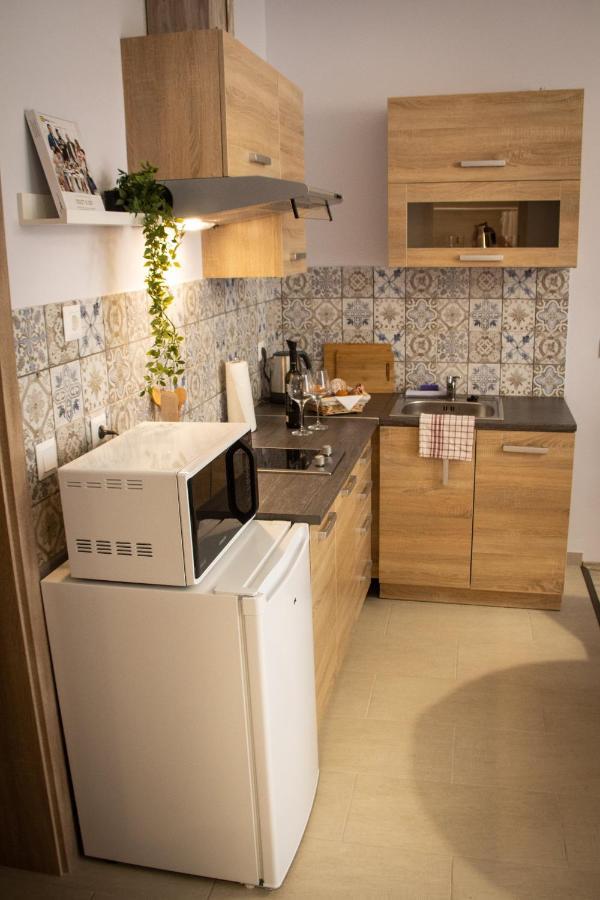 Loli Apartman Miskolc Buitenkant foto