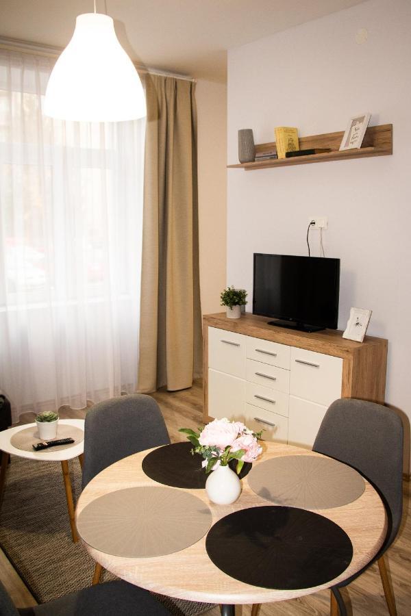 Loli Apartman Miskolc Buitenkant foto